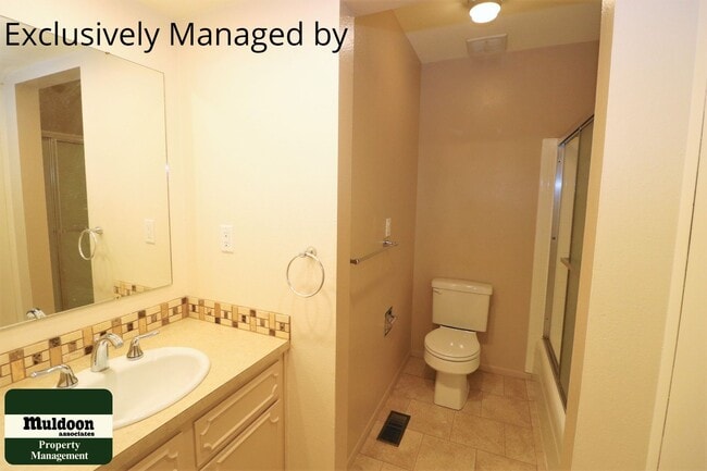 Building Photo - Very Nice Three Bedroom Home with Garage Included! in the Broadmoor Area!