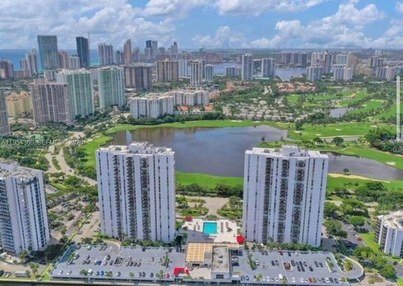 Building Photo - 3625 N Country Club Dr