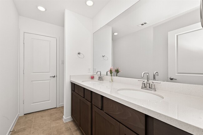 Building Photo - 7619 Rainflower Field Dr