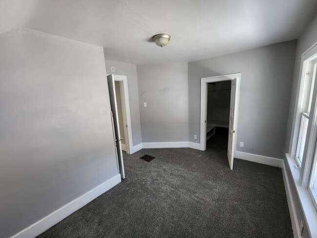 Building Photo - 3 Bedroom Home with 2 Car Detached Garage in East Moline