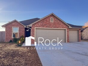 Building Photo - Beautiful 3 Bedroom Home with Study in Westmoore Area of OKC **First Month's Rent FREE**
