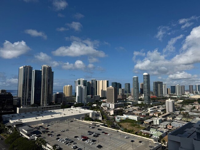 Building Photo - The Park On Keeaumoku - One bedroom, one bath, one parking in the Rycroft Tower