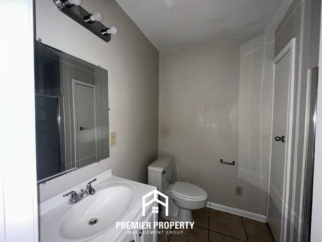 Building Photo - Move-In Ready 4 Bedroom Rental in 38134 - Hardwood Floors & Open Kitchen
