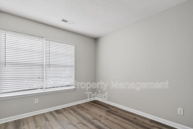 Building Photo - 94 Tannenbaum Cir