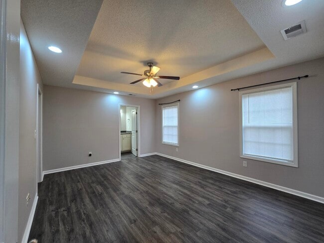 Building Photo - 810 Slidingrock Ln