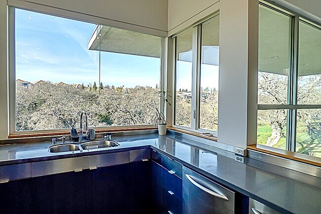 Building Photo - 108 Lost Oak Ct