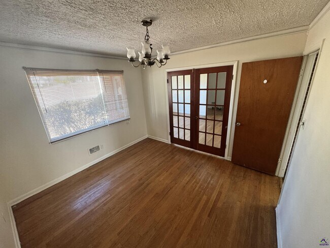 Building Photo - 501 Pinecrest Rd