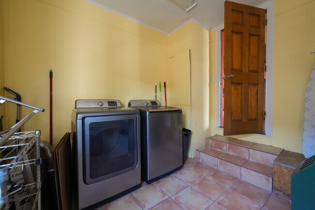 Building Photo - A New Mexico Charm Executive Rental — A Stay Made Simple