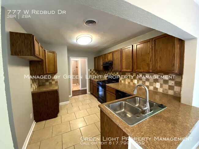 Building Photo - 777 W Redbud Dr