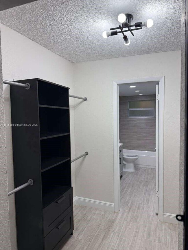 Building Photo - 9353 Fontainebleau Blvd