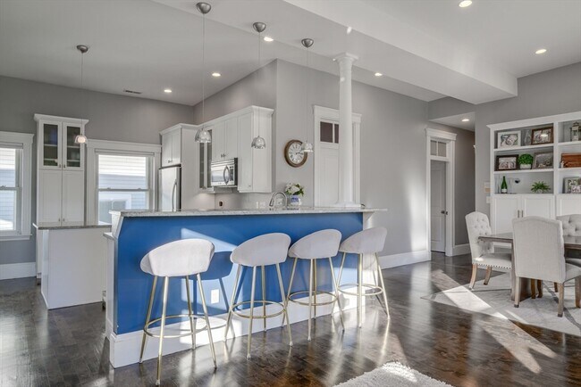 Building Photo - 41 Farragut Rd