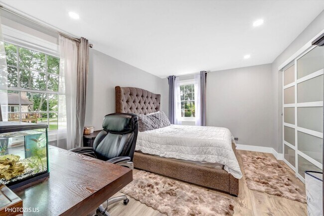 Building Photo - 1111 Plum Grove Cir