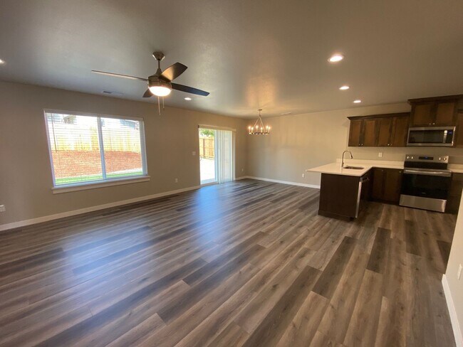 Building Photo - ~Brand New House in Oakland~