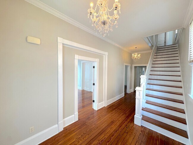 Building Photo - 313 W 33rd St