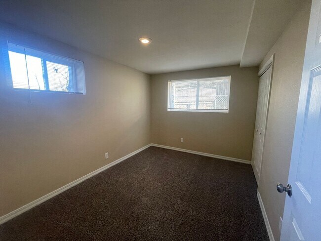 Building Photo - 2 Bed 1 Bath in East Denver Coming Soon!