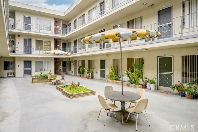 Building Photo - 1422 N Curson Ave