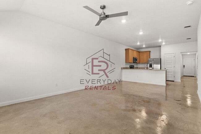 Building Photo - 912 Cherry Laurel Ln