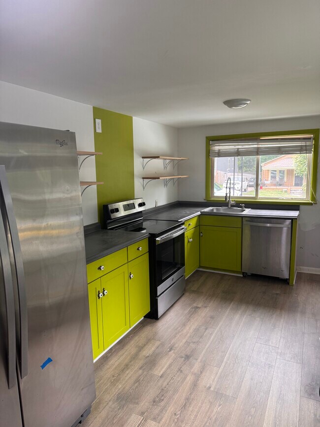 Building Photo - 604 Elmira Ave