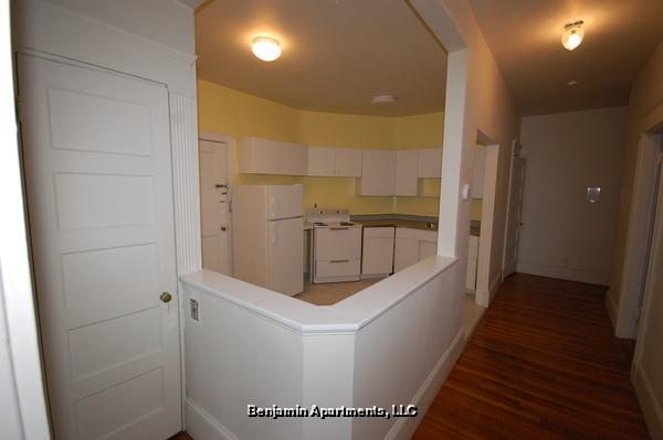 Building Photo - 1595 Beacon St
