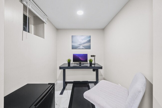 Building Photo - 16 E 32nd St