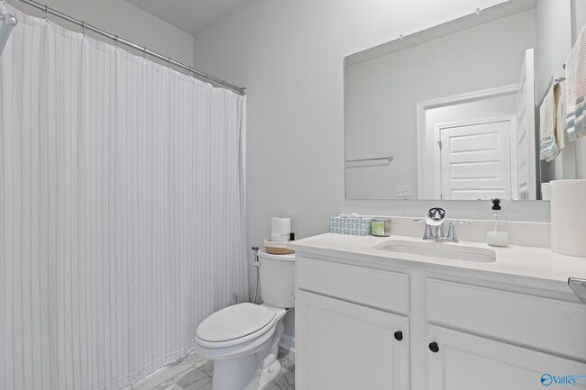 Building Photo - 14971 Greenleaf Dr