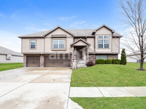 Building Photo - 9302 SE 2nd St