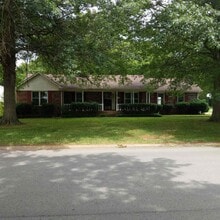 Building Photo - 502 Irongate Blvd