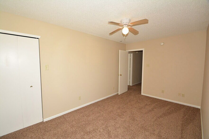 Building Photo - 911 Bentgrass Dr