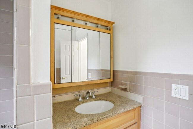 Building Photo - 254 Darlington Ave