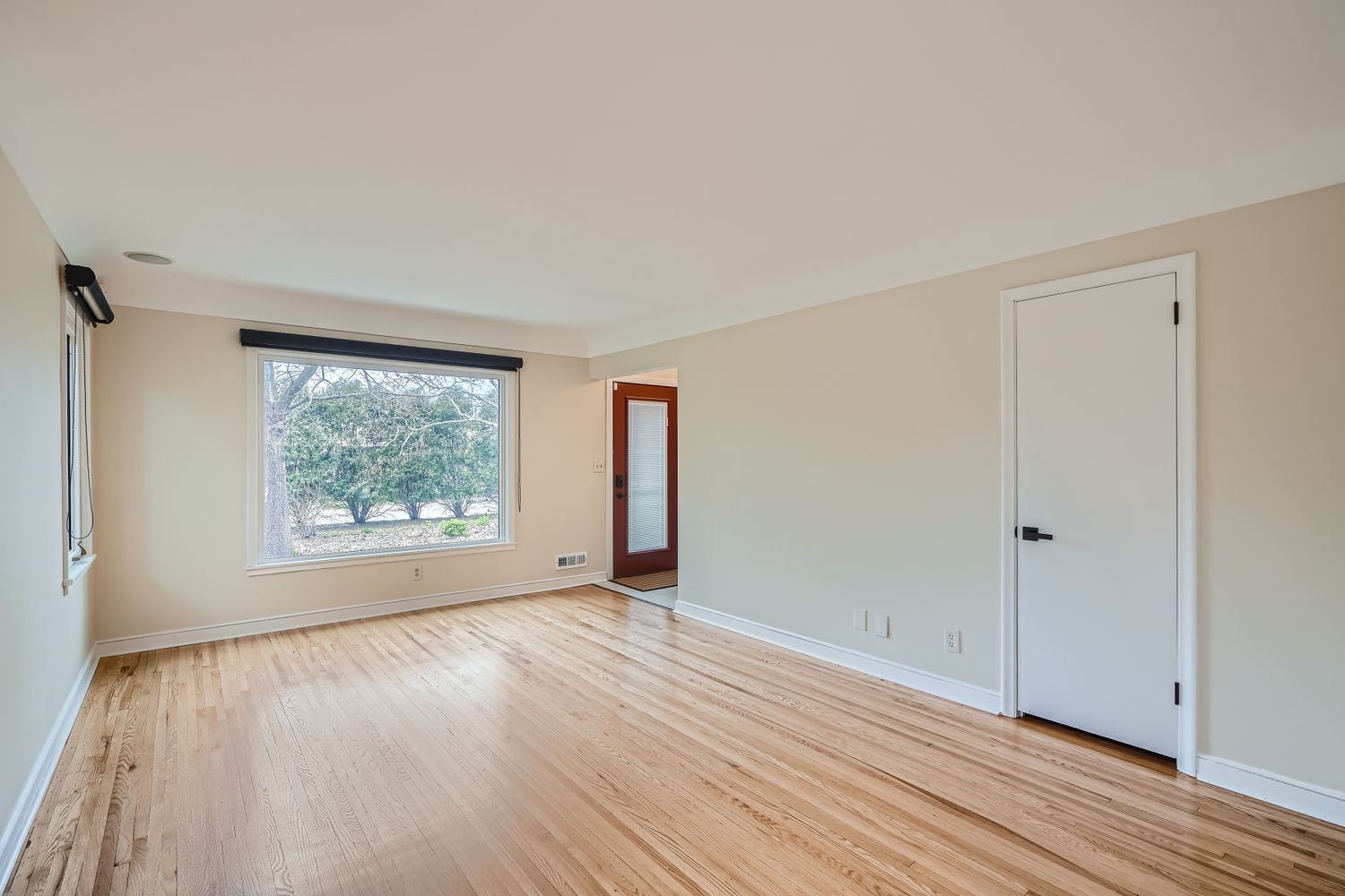 Building Photo - 5633 Saint Croix Ave N