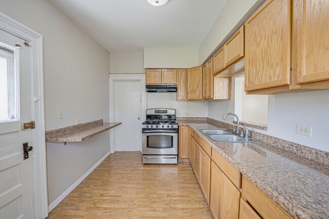 Building Photo - 371 Cedar St