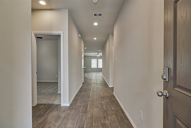 Building Photo - 13868 Rock Island Trl