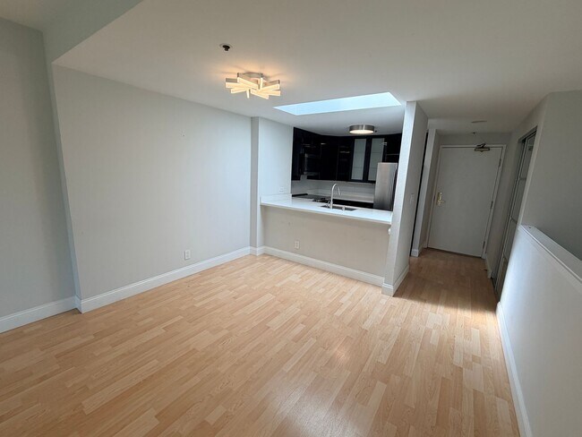 Building Photo - Opera Plaza view 2 bedroom 2 bath upper townhouse