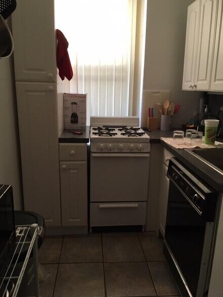 Building Photo - 67 Park Dr