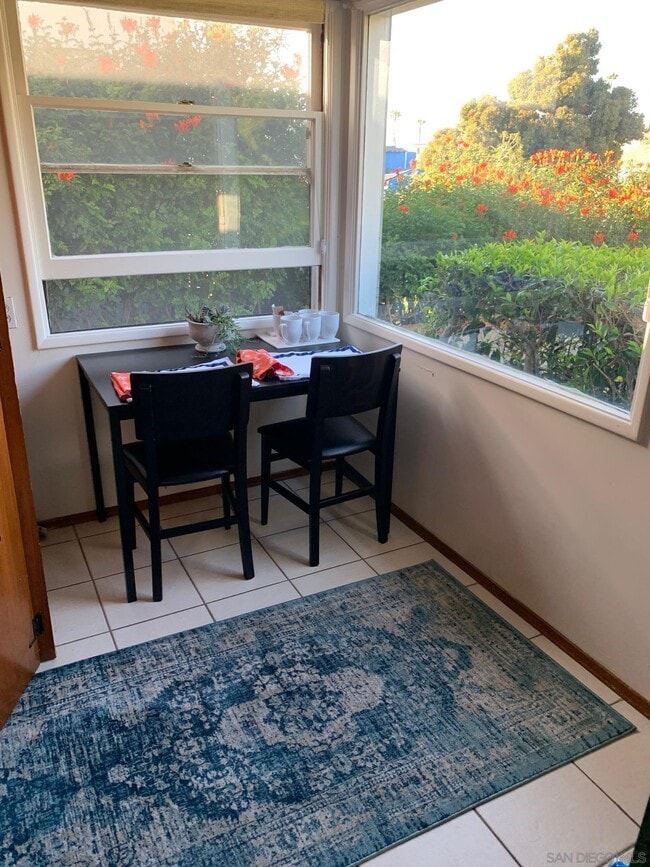 Building Photo - 4715 Del Mar Ave