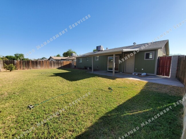 Building Photo - ***MOVE IN SPECIAL*** 3 BEDROOM HOME WITH HUGE BACKYARD/GARDEN AREA*LANDSCAPING INCL