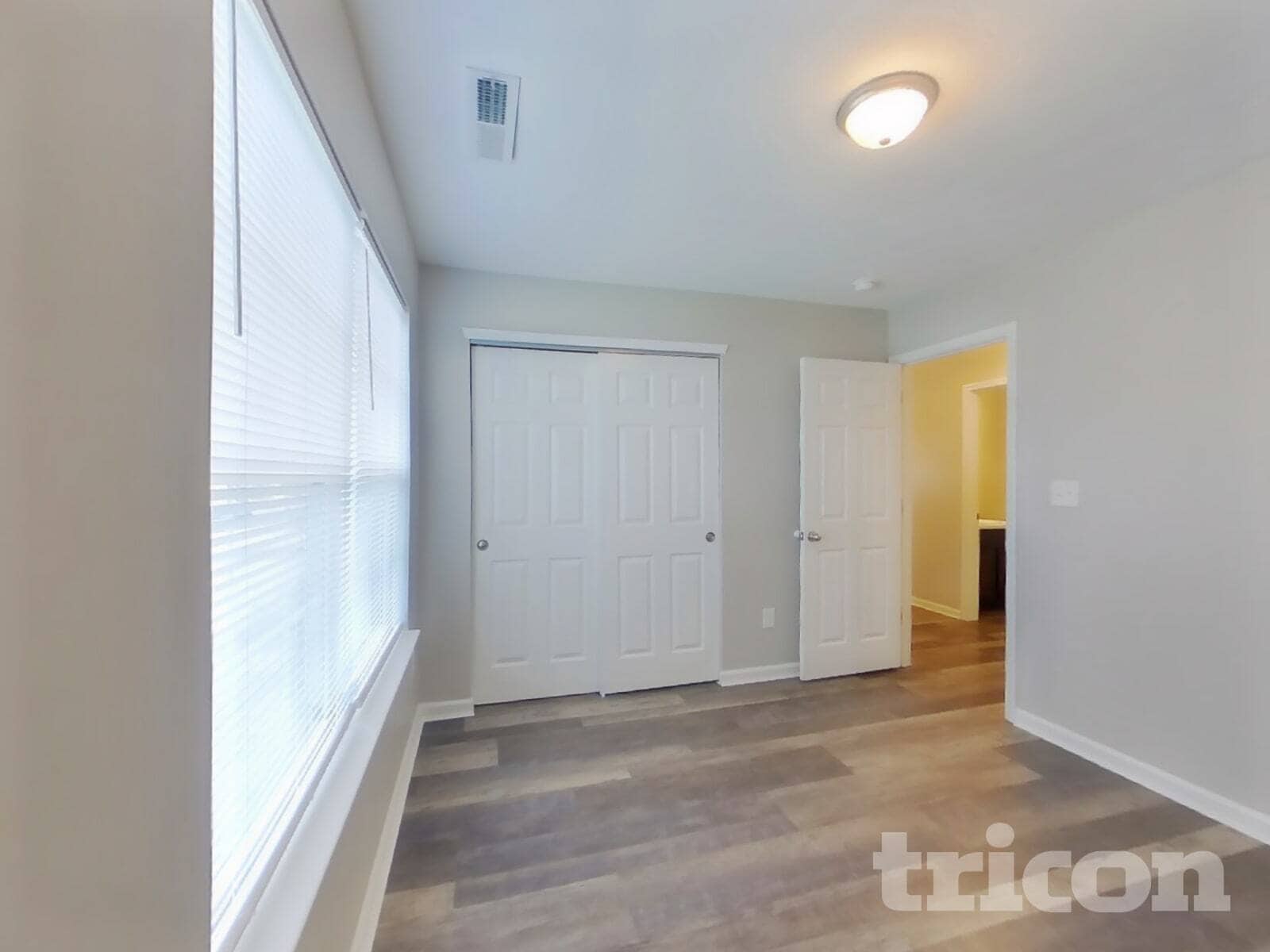 Building Photo - 963 Redwood Dr