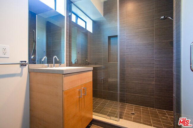 Building Photo - 8639 Whitworth Dr