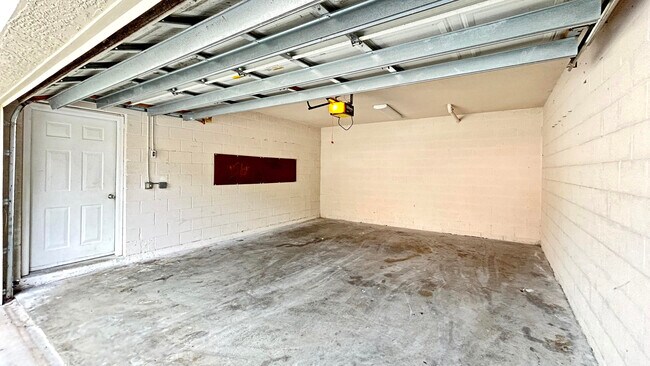 Building Photo - 116 SW Peacock Blvd