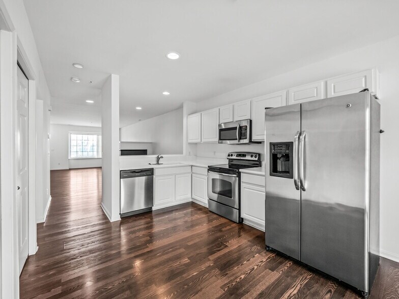 Building Photo - 3094 Camden Dr
