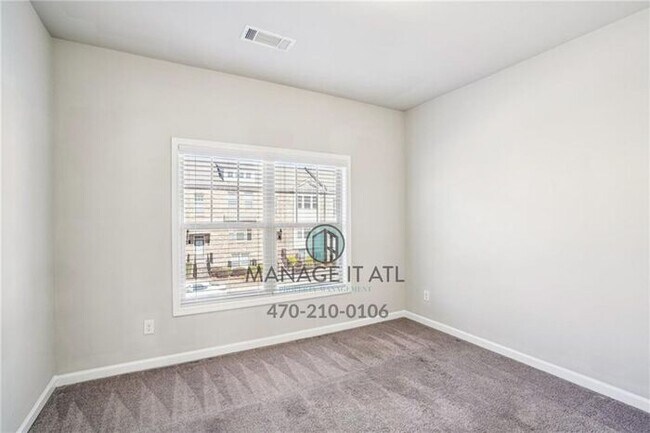 Building Photo - Move-in-ready 3 bedroom townhome in Duluth