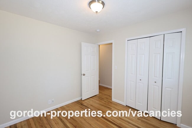 Building Photo - 10851 SE Garrett Dr