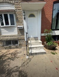 Building Photo - 3236 E Lombard St
