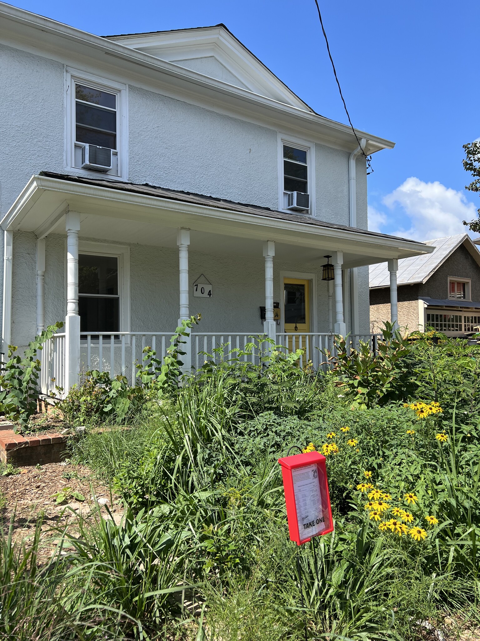 Lovely Belmont house, first floor! - 704 Blenheim Ave