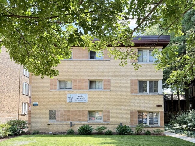 Building Photo - 810 Seward St