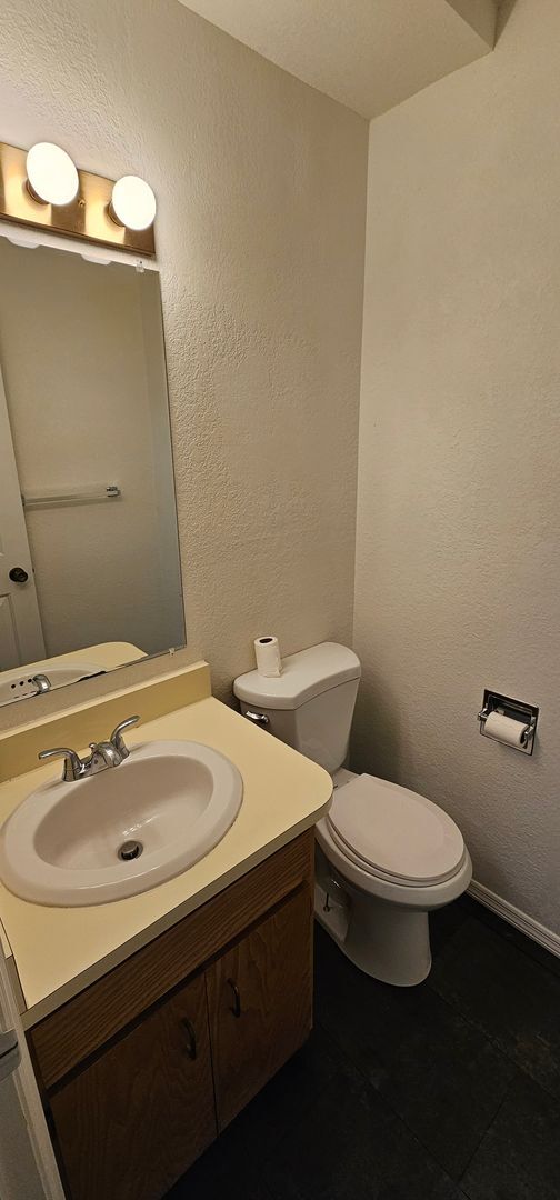 Building Photo - Newly Renovated 3Bed 1.5 Bath House Available in Heart of Bozeman