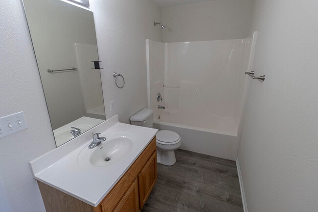 Building Photo - 5000 Derby Ridge Dr