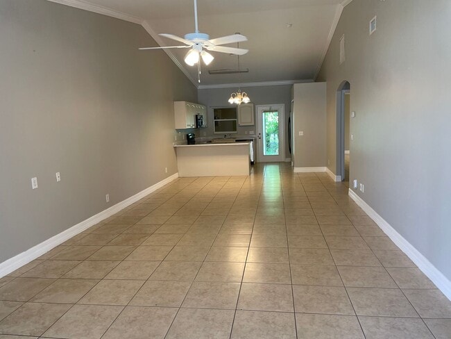 Building Photo - CUTE 2 Bedroom 2 Bath duplex