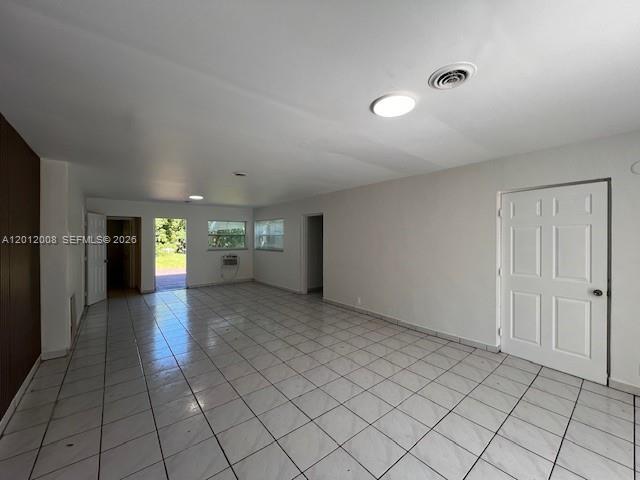 Building Photo - 4548 SW 33rd Ave