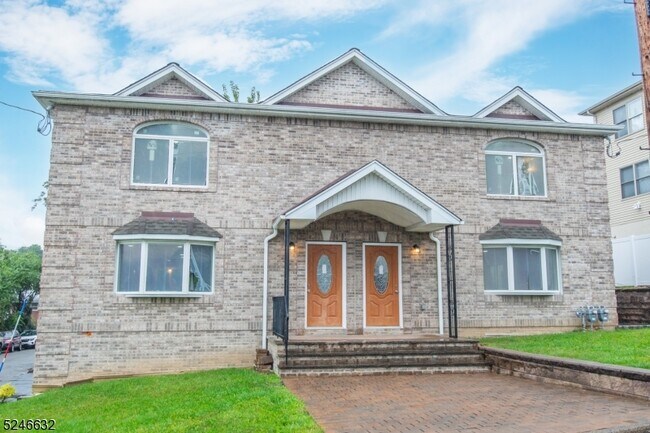 Building Photo - 42 Haverhill Ave